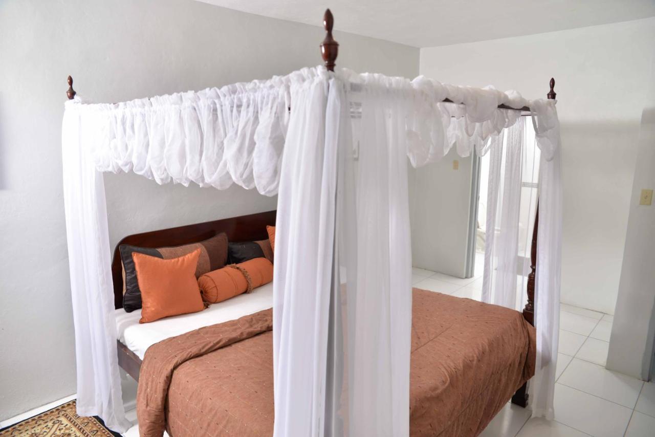 Chateau Margarita Ja Montego Bay Esterno foto
