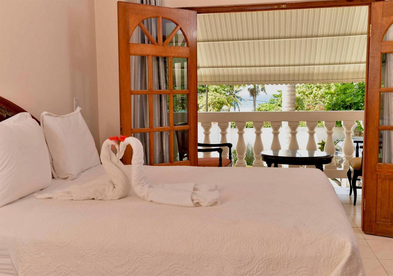 Chateau Margarita Ja Montego Bay Esterno foto
